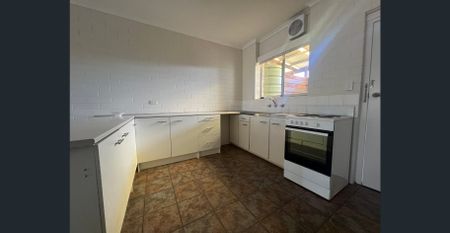 Glossop Gem: Your New Peaceful Base! - Photo 3