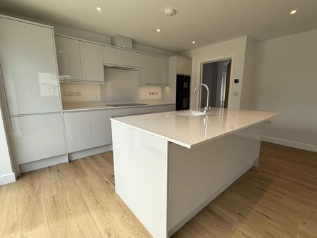 4 bedroom detached house to rent - Photo 5