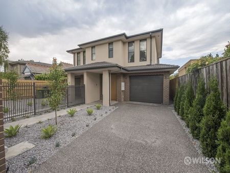 One Of A Kind Flawless Luxury Townhouse! - Photo 3