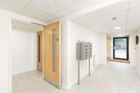 St Martins House, Wellsway, Bath, BA2 - Photo 4