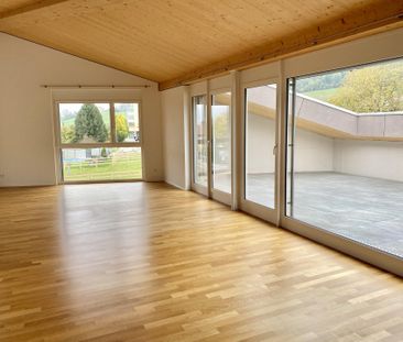 Moderne 4.5-Zimmer-Dachwohnung mit schöner Terrasse - Foto 2