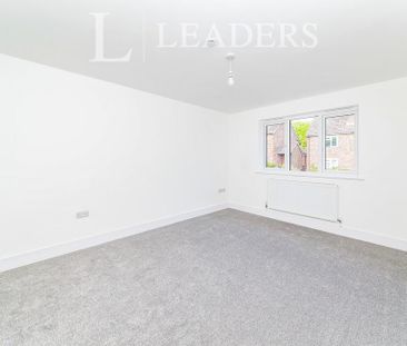 4 bedroom detached house to rent - Photo 2