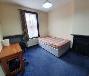 5 Bed Student Accommodation - Photo 2