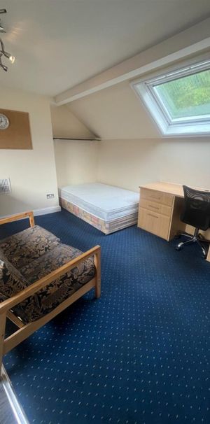 Room 5, 14 Bankfield Road, Huddersfield, HD1 3HR - Photo 1