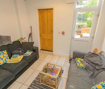 6 bedroom house to rent - Photo 1