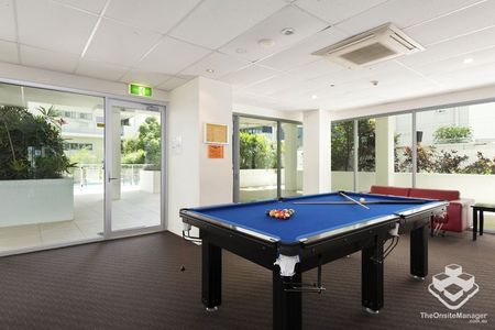 Available Now! 3 Bed 2 Bath 2 Parking - Lifestyle & Convenience at Its Best! - Photo 5