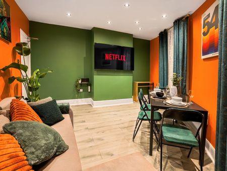 4 Bed Semi-Detached House, Hackney Road, E2 - Photo 2