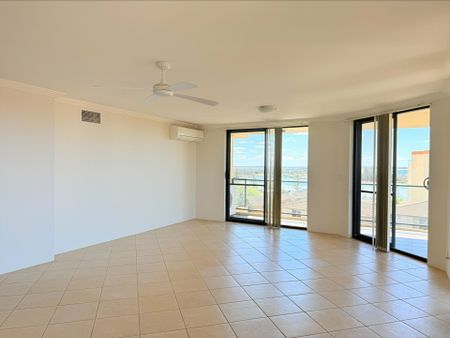 2 bedroom apartment - Photo 2