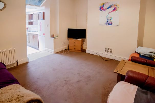 5 Bed 2 Bath - Photo 1