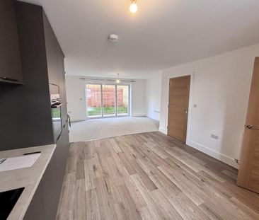 3 bedroom semi-detached house to rent - Photo 4