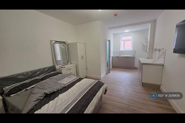 Studio to rent - Photo 1