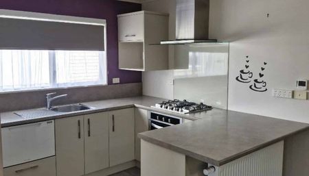 Tidy Townhouse - Photo 5