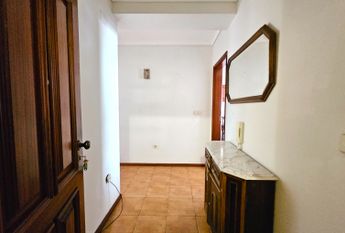 2 bedroom flat with balcony a stone's throw from Vageira Beach!