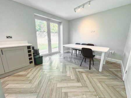 4 bedroom detached house to rent - Photo 2