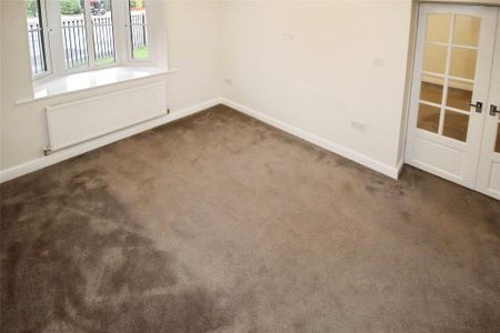 4 bedroom detached house to rent - Photo 2