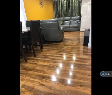 4 bedroom semi-detached house to rent - Photo 1