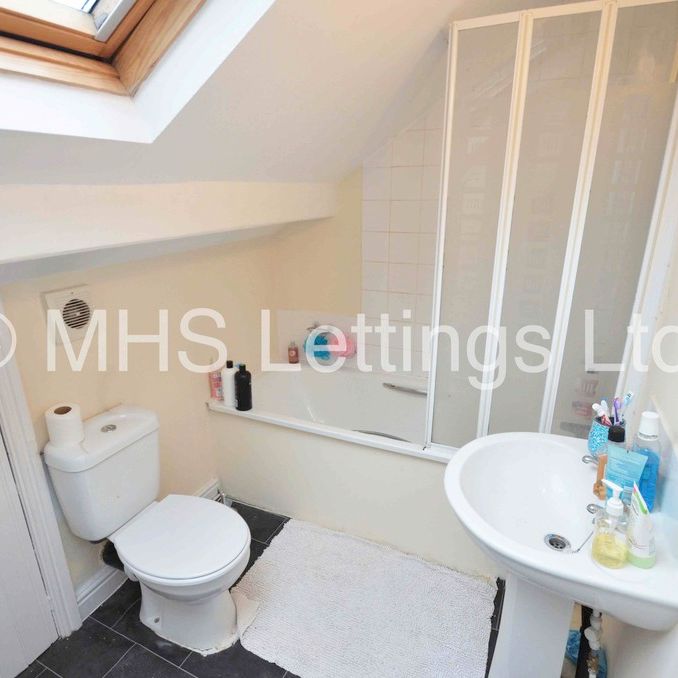 3 Bedroom End Terraced House for rent in William Street - Photo 1