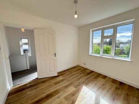 3 Bed Detached House, Longfellow Road, KT4 - Photo 5