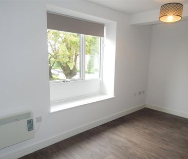 Unicorn Hill, Redditch - Photo 3