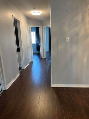 For Lease - 7 Settler's Court, Whitby, Ontario - Photo 1