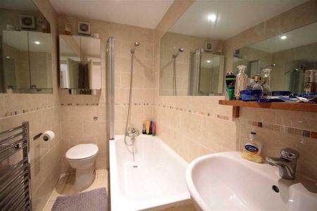 2 bedroom flat to rent - Photo 5