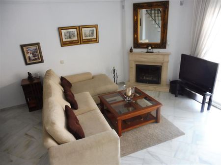 Townhouse in The Golden Mile - Photo 2