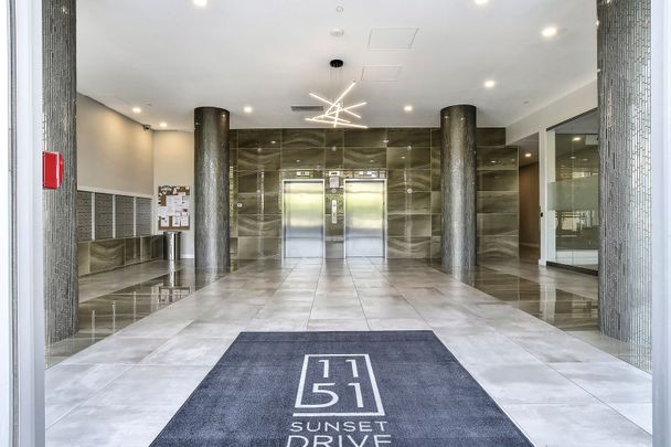 Executive 21st floor Luxury Penthouse - Photo 1