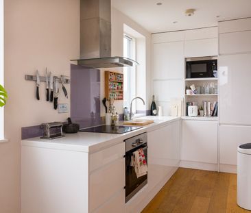 1 Bed Penthouse, Goldsmith Road, SE15 - Photo 1