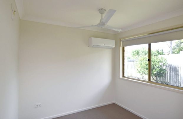 4 BEDROOM STYLISH HOME WITH LARGE FAMILY ENTERTAINING AREA - Photo 1