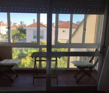 Room in a shared 2-bedroom apartment for rent in Lisbon, only for f... - Photo 3