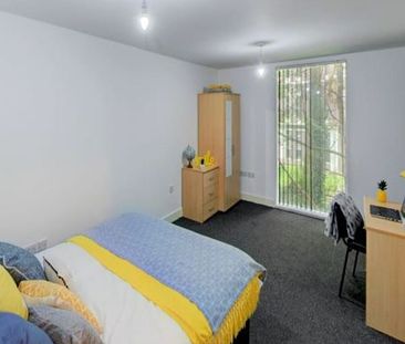 Room in a Shared Flat, United Kingdom, M13 - Photo 3