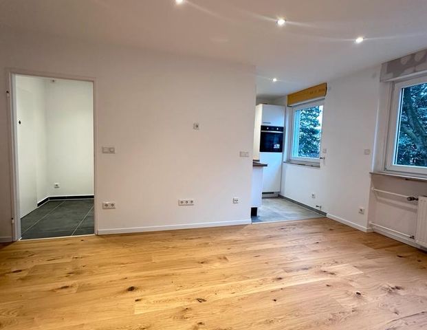 Frisch saniert: 1-Zimmer-Wohnung 28m³ Einbauküche&Parkett - Photo 1
