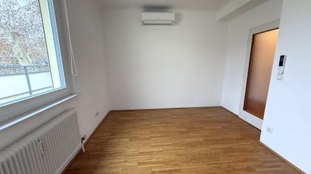 Dommayergasse!!! Klimatisierte DG-Whg ohne Schrägen mit 29m² Terrasse - Photo 4