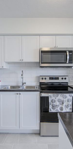 North Shore Towers - Photo 1