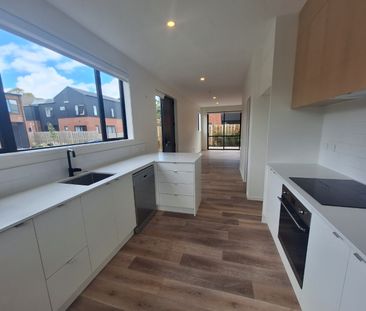 Modern Living - Photo 3