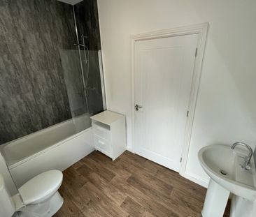 Henshall, Woodlands Village, Wakefield - Photo 5