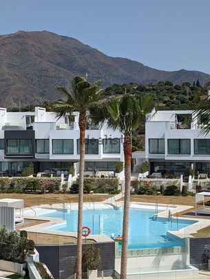 Alquiler de chalet adosado en Calle de la Bahìa - Photo 1