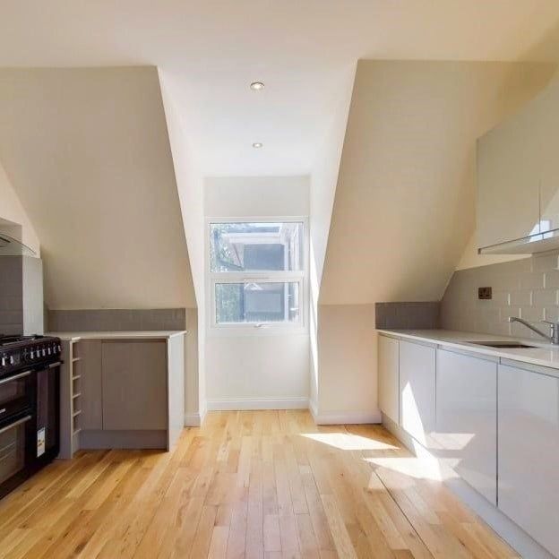 2 Bed Flat, Norbury Court Road, SW16 - Photo 1