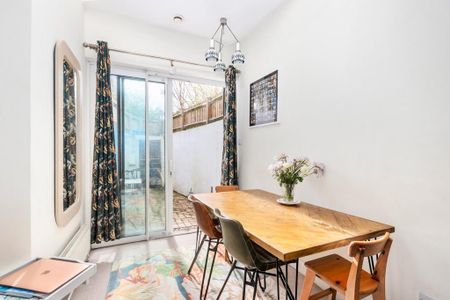 2 bedroom end of terrace house to rent - Photo 2