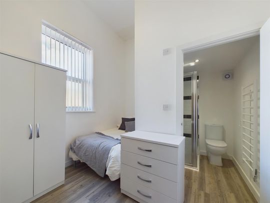 Market Place, Loughborough - INC BILLS OPTION - Photo 1