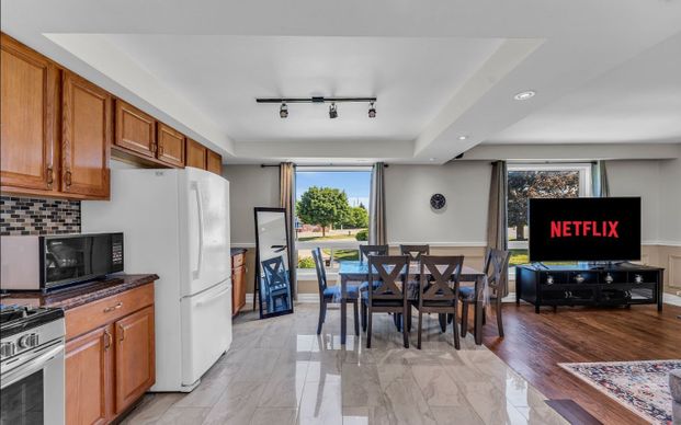 For Lease - 1060 Elgin Street, Newmarket, Ontario - Photo 1