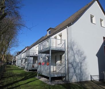 Duschbad mit Fenster und Balkon - Foto 1