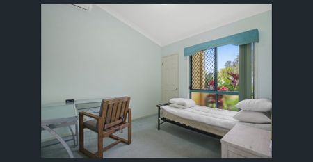 Spacious Waterfront Family Home at 36 Lakeshore Drive, Helensvale, QLD 4212 - Photo 5