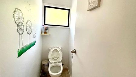 Spacious & Sunny 3 bedroom house Ready to move in! - Photo 5