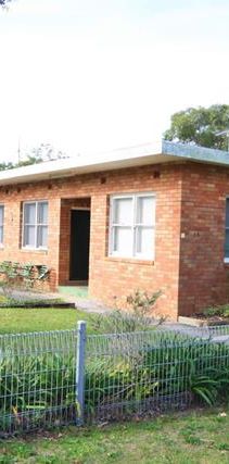 ONE BEDROOM GARDEN FLAT - Photo 1