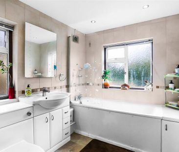 4 bedroom semi-detached house to rent - Photo 6