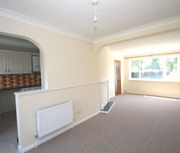 3 bedroom semi-detached house to rent - Photo 4