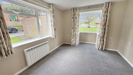 2 bedroom ground floor flat to rent - Photo 4