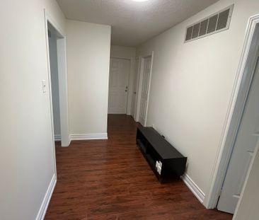 For Lease - 327 Evergreen Crescent Unit# Main, Oakville, Ontario - Photo 6