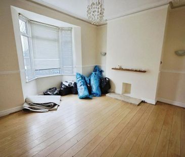 4 bedroom end of terrace house to rent - Photo 1